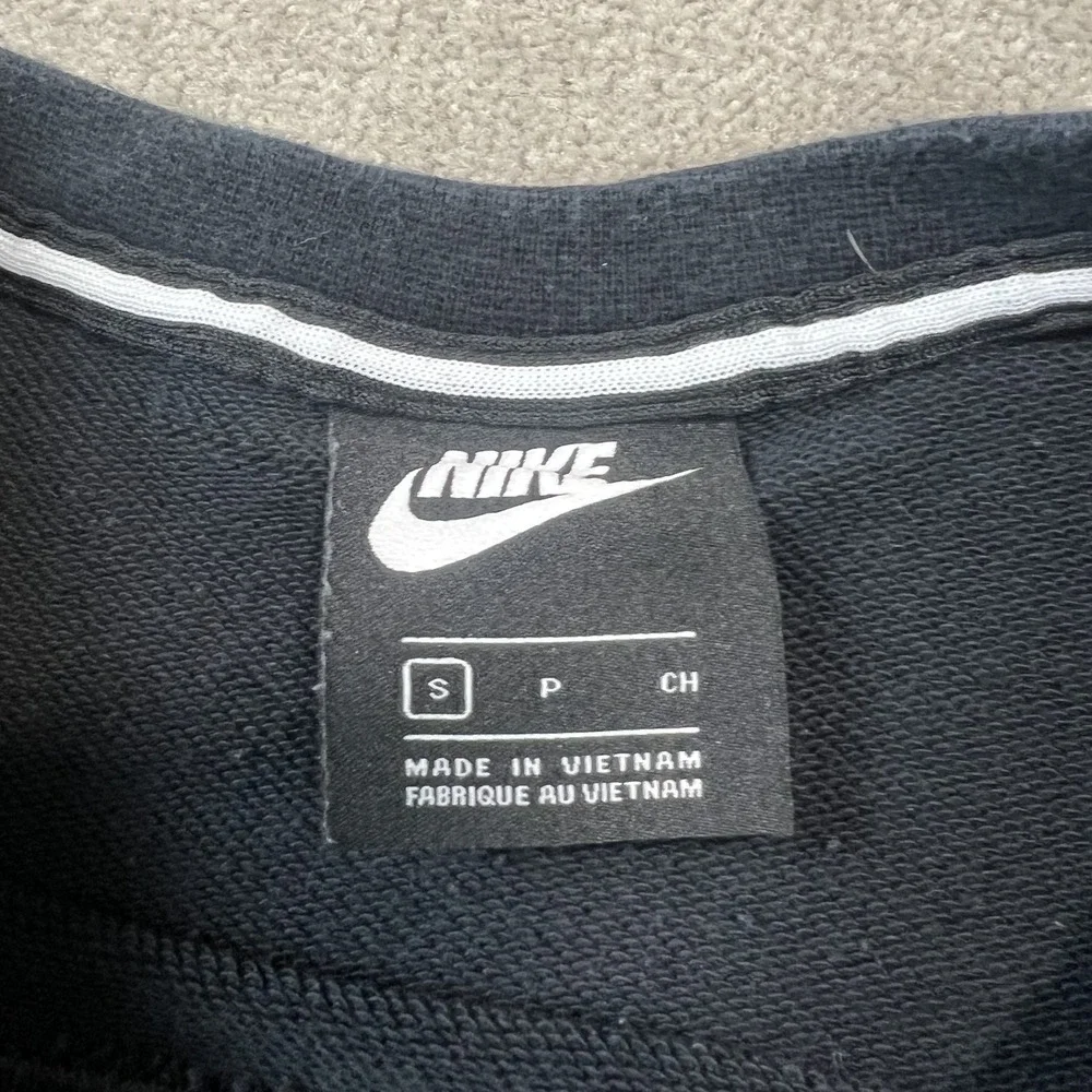 Nike Sweatshirt Small Mens Black Logo Tape Sleeve Crewneck Pullover Swoosh